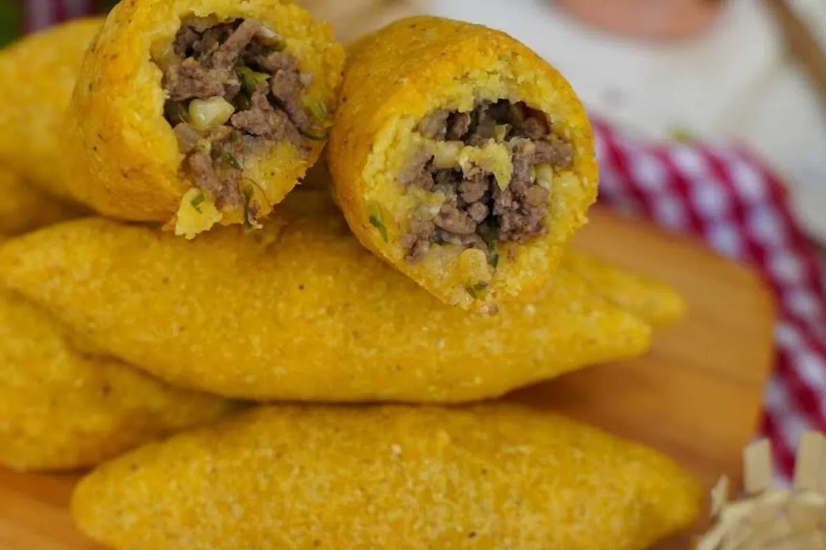 Bolinho caipira recheado muito fácil de fazer que é impossív