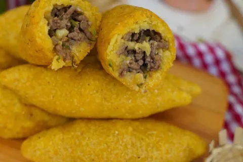 Bolinho caipira recheado muito fácil de fazer que é impossív