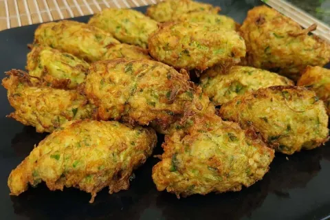 Bolinho de abobrinha simples de fazer e dá vontade de comer 