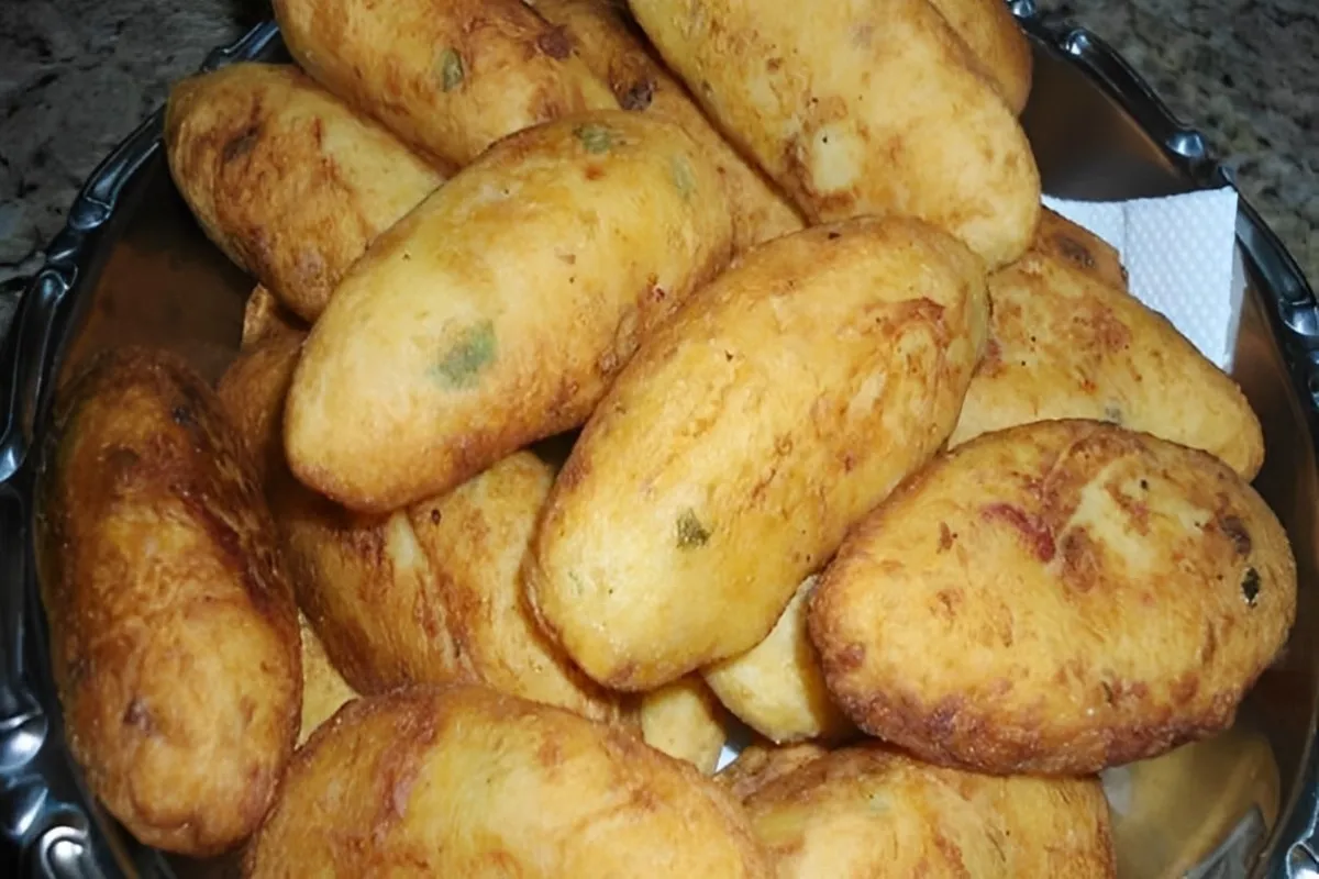 Bolinho de aipim caipira muito simples saboroso e feito com