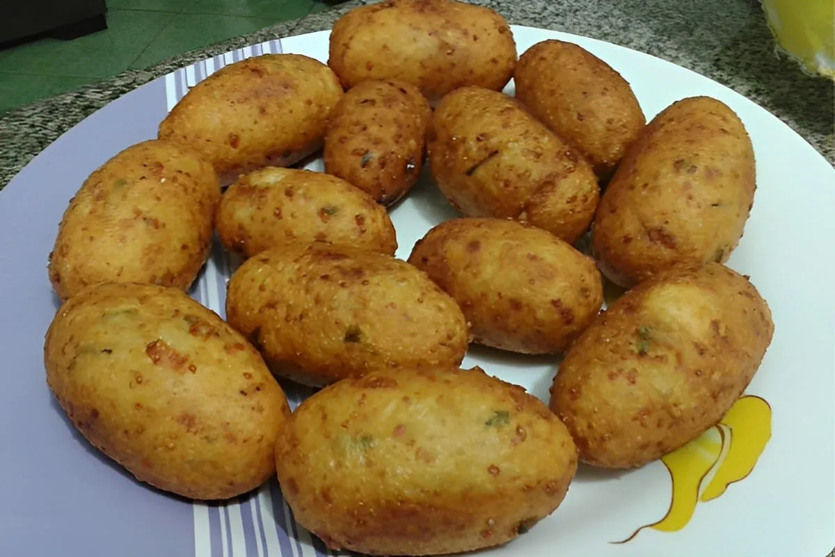 Bolinho de aipim recheado da fazenda receita que minha avó f