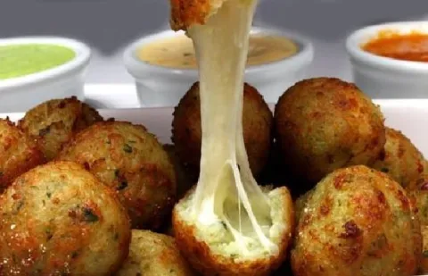 Bolinho de Arroz Assado Recheado com Queijo