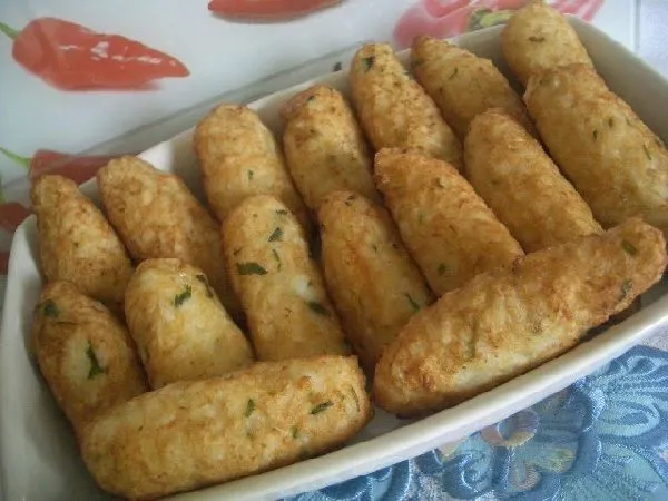 Bolinho de Arroz com Queijo