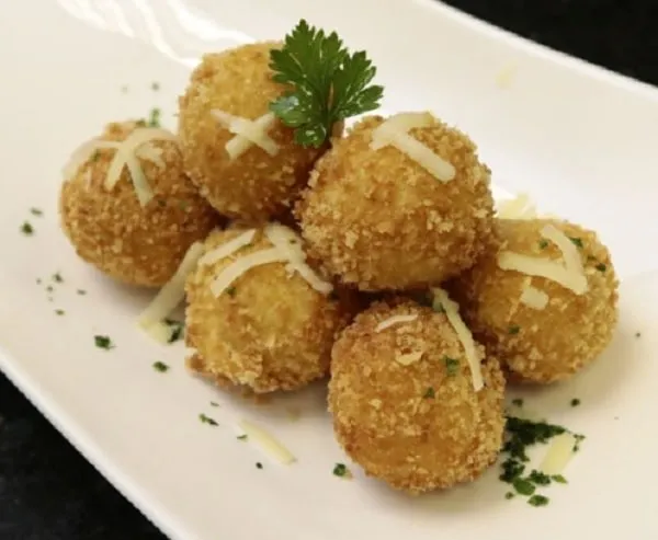 Bolinho de Arroz com Queijo