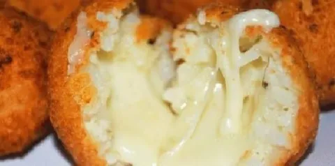 Bolinho de Arroz com Queijo