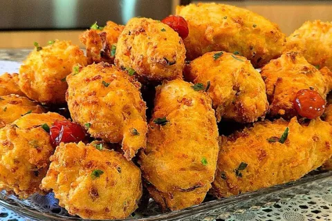 Bolinho de arroz cozido: fica sequinho e não encharca de gor