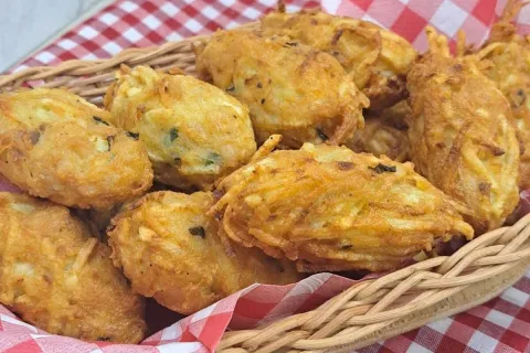 Bolinho de batata com frango: gostoso que nem coxinha e fáci
