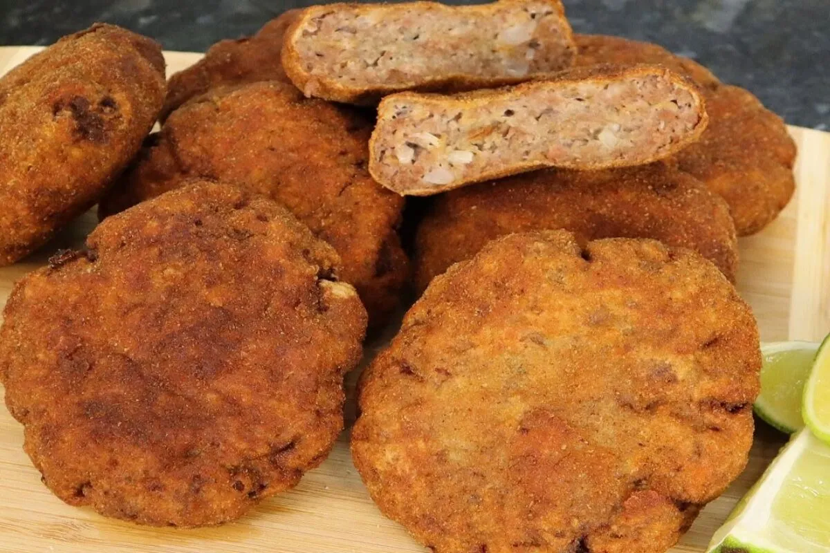 Bolinho de carne fácil e rápido de preparar para o almoço ou lanche da tarde