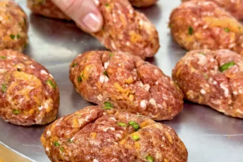 Bolinho de carne gostoso e fácil que nem esse fica ótimo no 