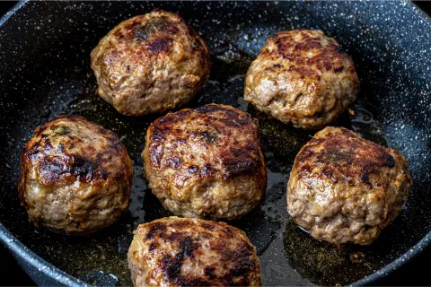 Bolinho de carne moída muito fácil de fazer com ingredientes