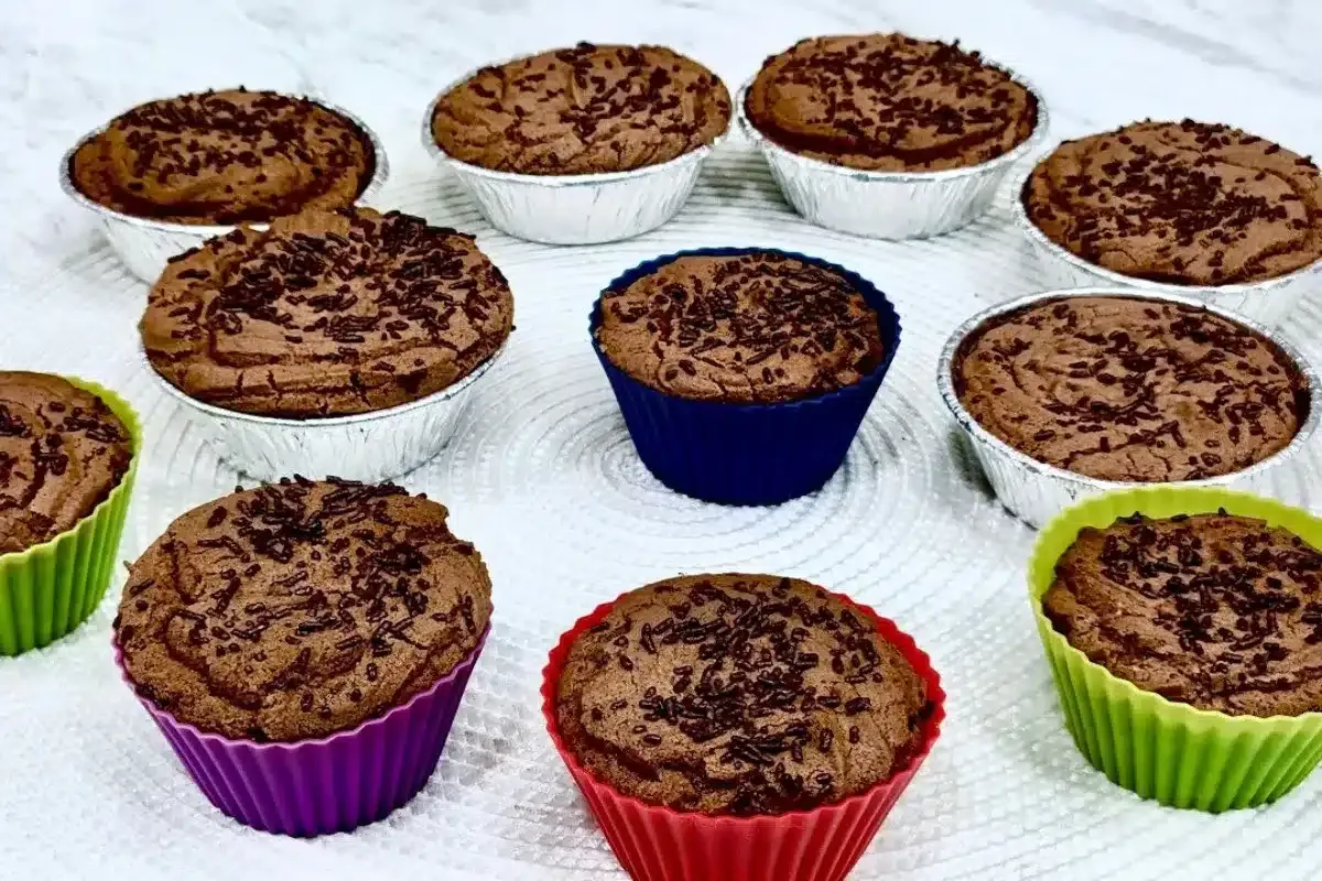 Bolinho de chocolate fácil e fofinho para festinhas de anive
