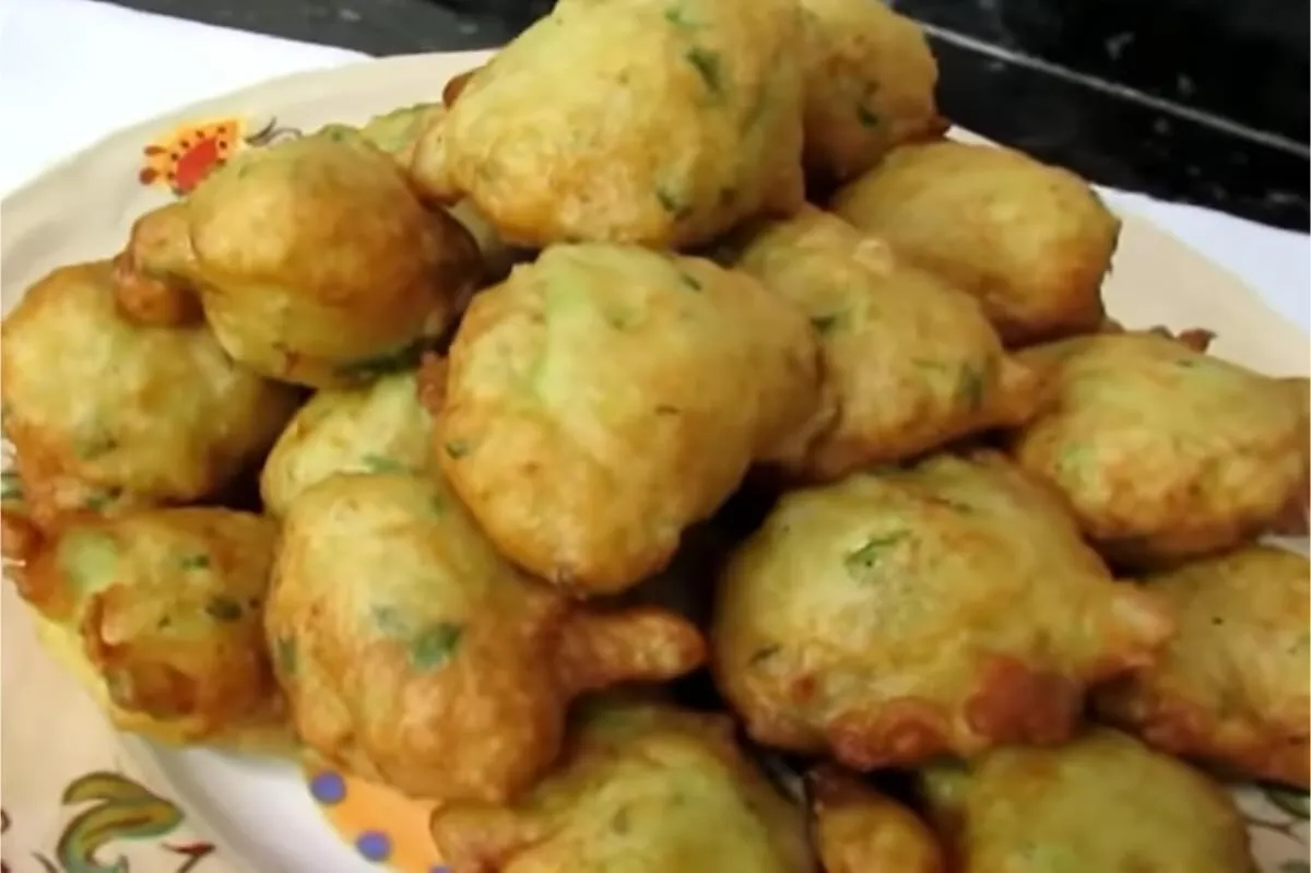 Bolinho de chuchu bem temperadinho e saboroso para acompanha