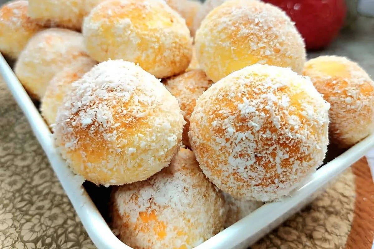 Bolinho de chuva assado com cobertura de coco mais leve e me