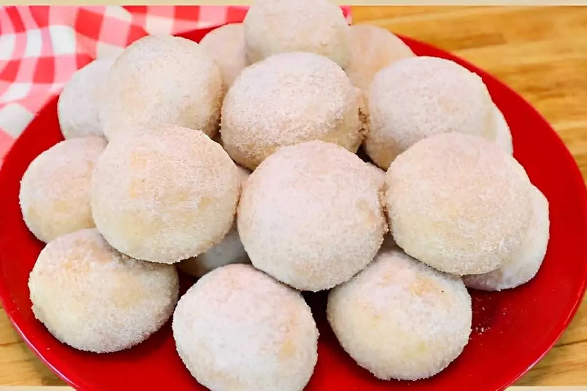 Bolinho de chuva assado muito fofinho e saboroso perfeito pa