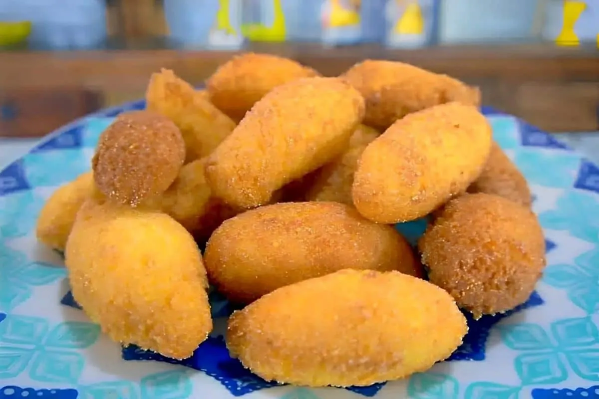Bolinho de chuva feito com fubá muito mais leve saboroso e p
