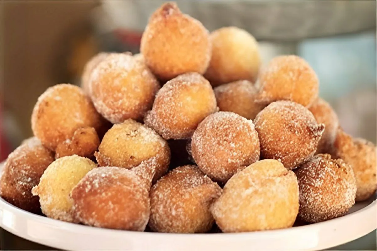 Bolinho de chuva macio e fofinho uma delícia para comer ness