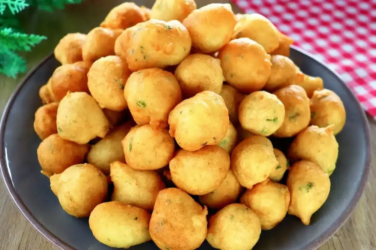 Bolinho de chuva salgado bem sequinho e muito saboroso, para