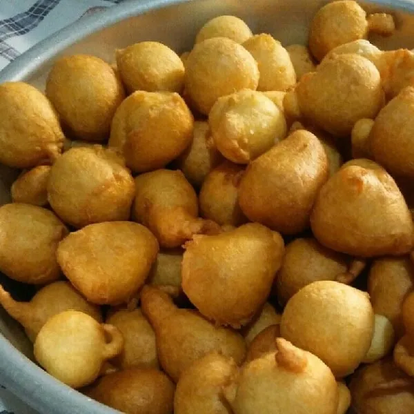 Bolinho de Chuva Salgado com Queijo