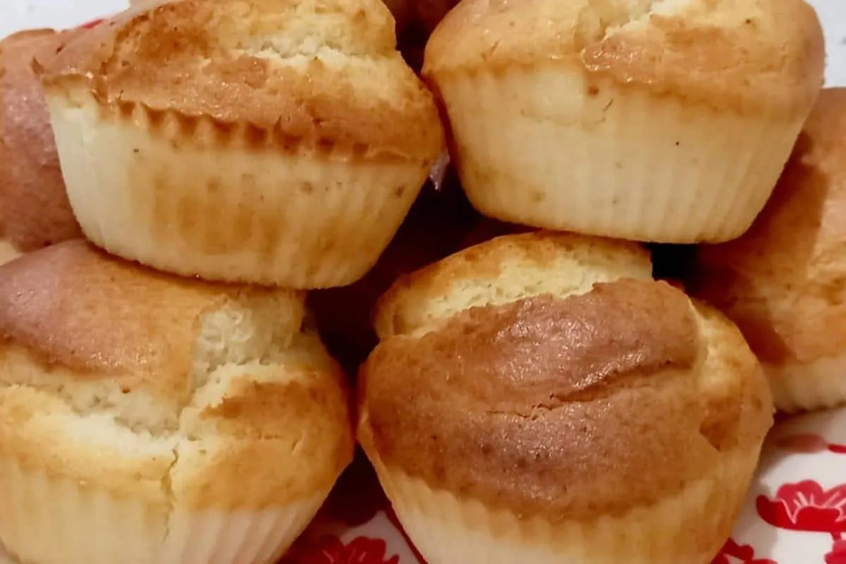 Bolinho de creme de leite bem leve e saboroso que é muito si