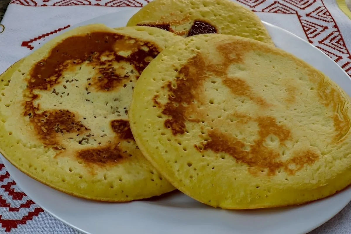 Bolinho de frigideira da vovó é só misturar os ingredientes