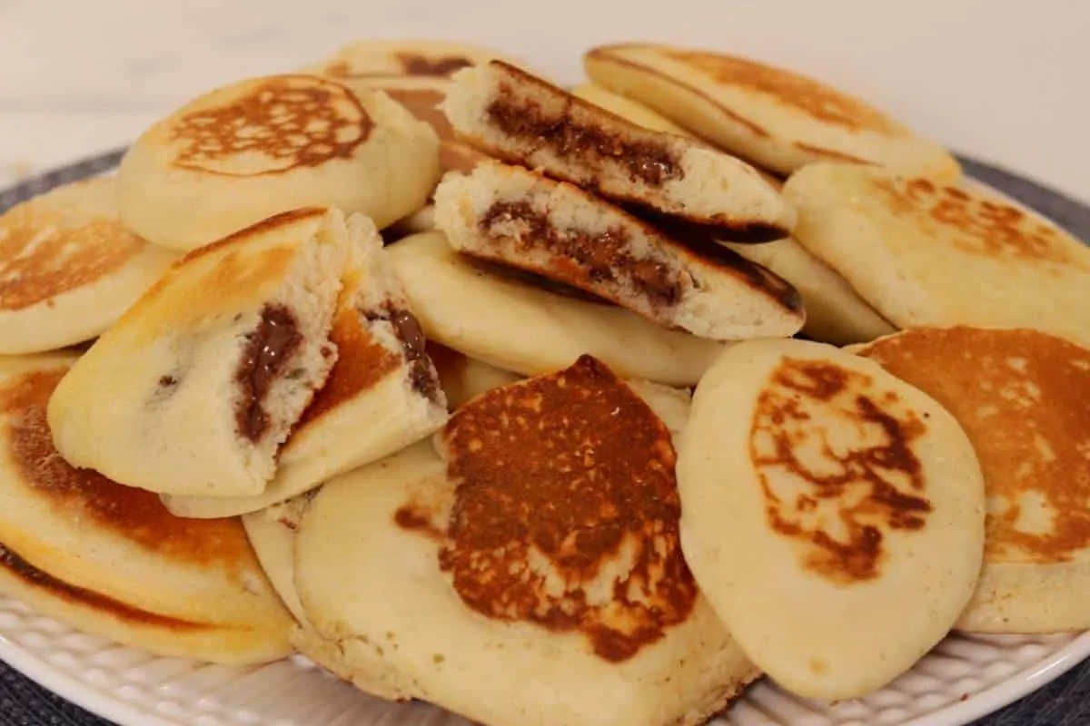 Bolinho de frigideira recheado: em poucos minutos você faz v