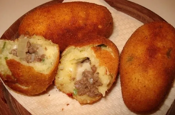 Bolinho de Mandioca com Carne Moída