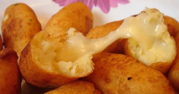 Bolinho de Mandioca com Queijo