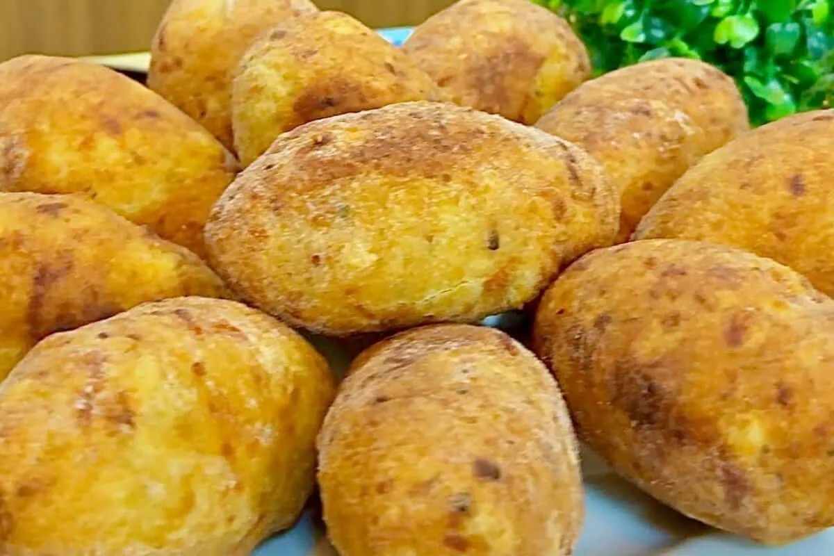 Bolinho de mandioca maravilhoso com uma massa perfeita que n