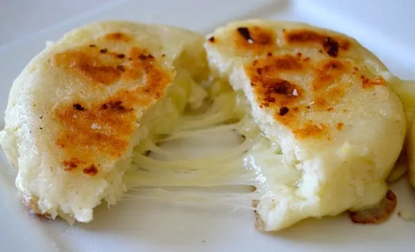 Bolinho de Milho com Queijo