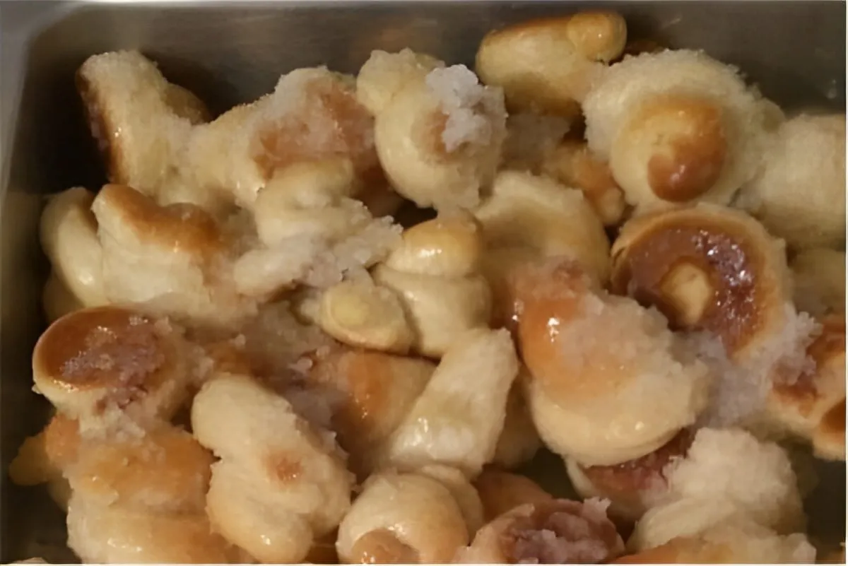 Bolinho de nó da vovó com calda de açúcar receita de padaria