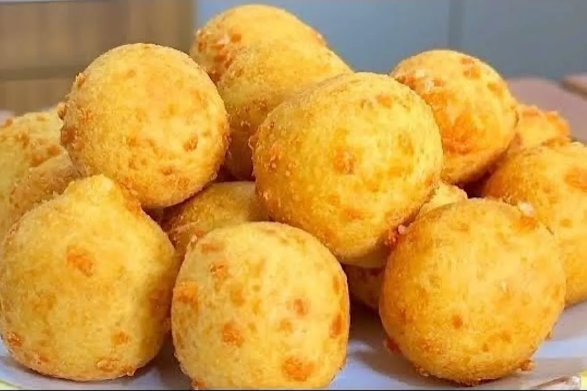Bolinho de queijo crocante fácil e saboroso que precisa só d
