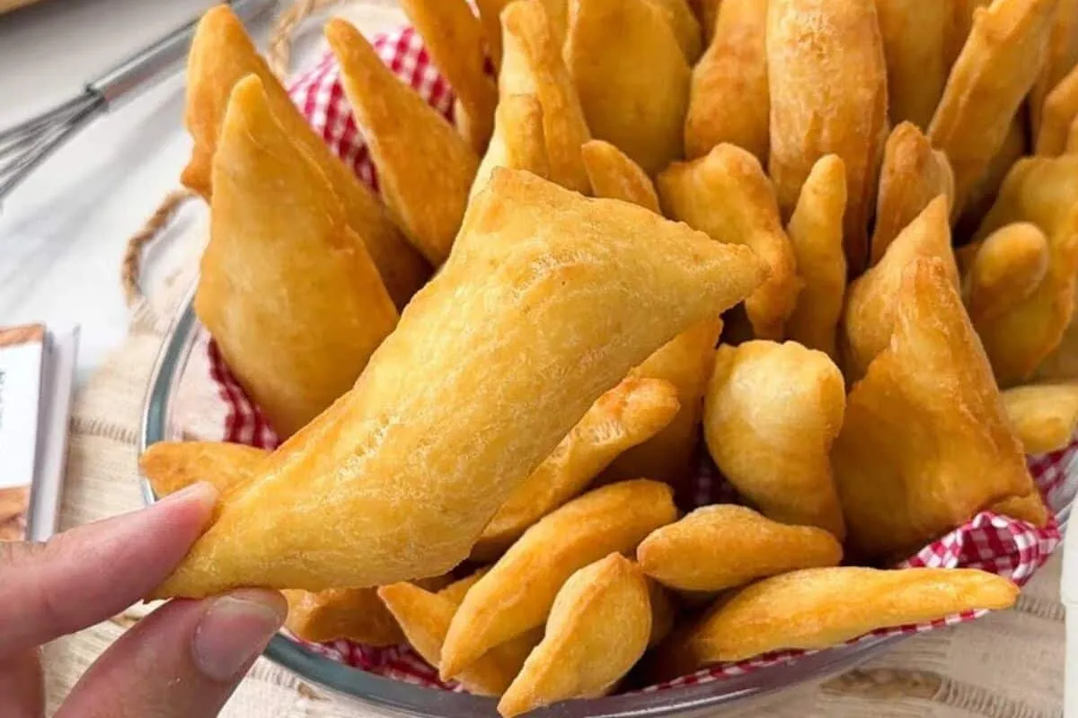 Bolinho frito sequinho por fora e bem macio por dentro, para