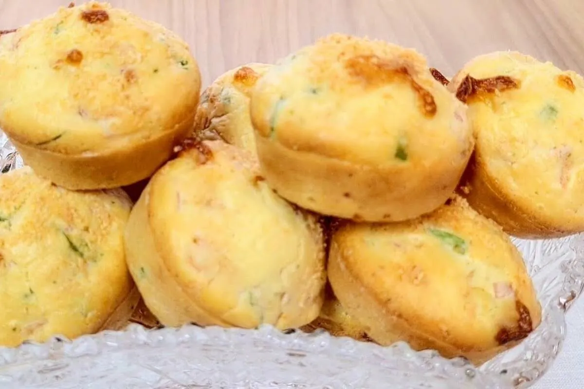 Bolinho salgado leve e gostoso: vai bem no café da manhã ou