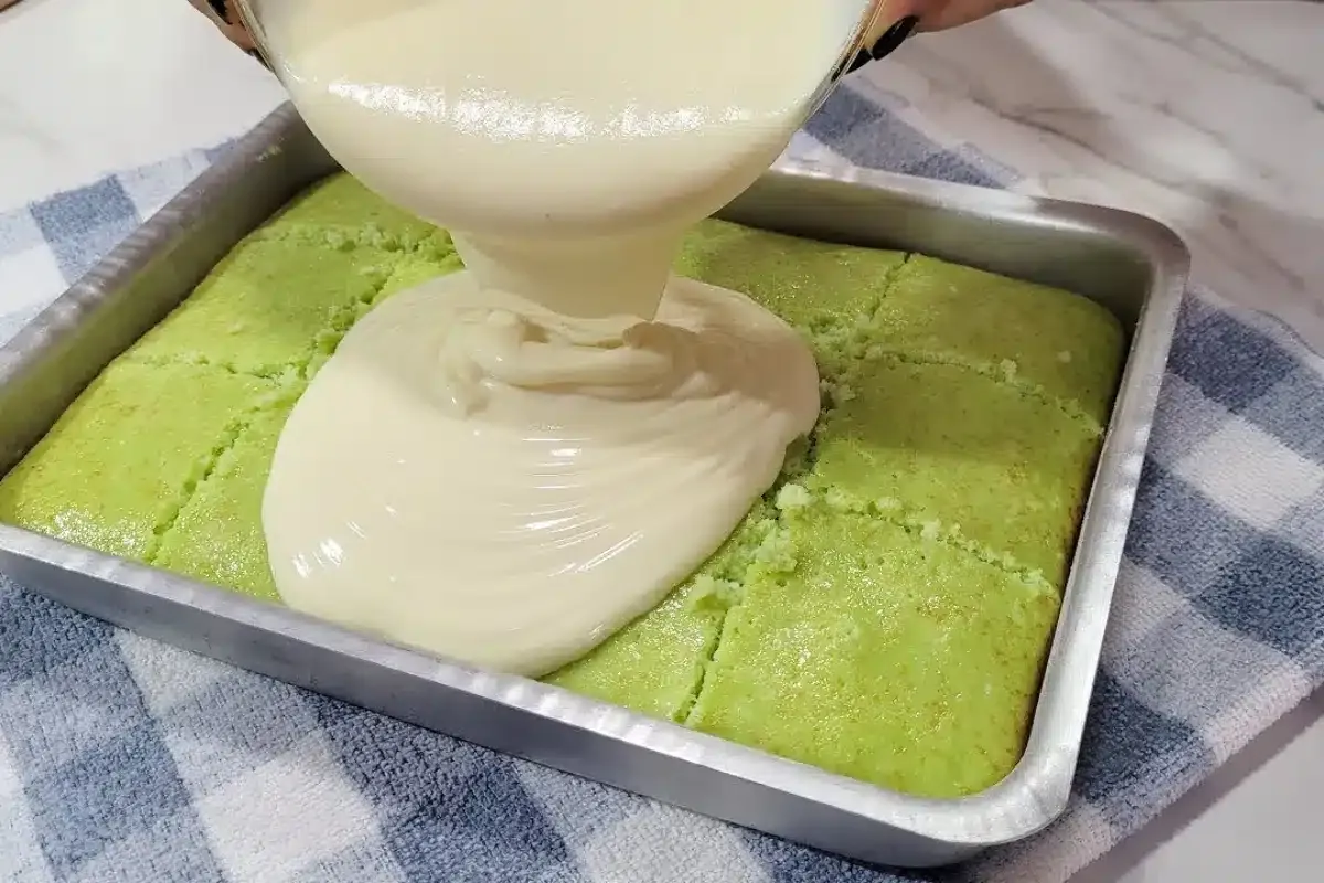 Bolo alagado de limão: molhadinho, azedinho na medida e perf