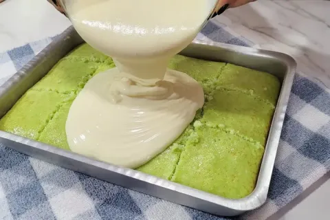 Bolo alagado de limão: molhadinho, azedinho na medida e perf