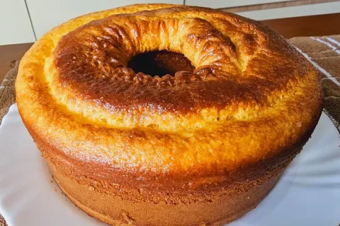 Bolo algodão feito com fubá e maisena fofinho e fácil de pre