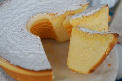 Bolo algodão fofíssimo e sem farinha de trigo para um doce l