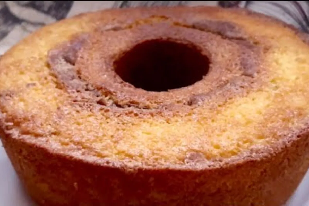 Bolo amanteigado com canela, super fofinho, derrete na boca