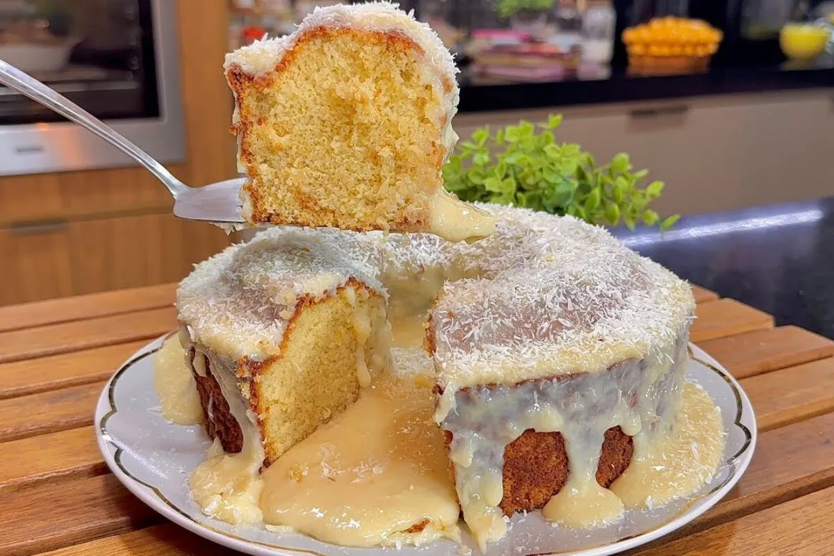 Bolo amanteigado com cobertura: a receita que vai ser sucess