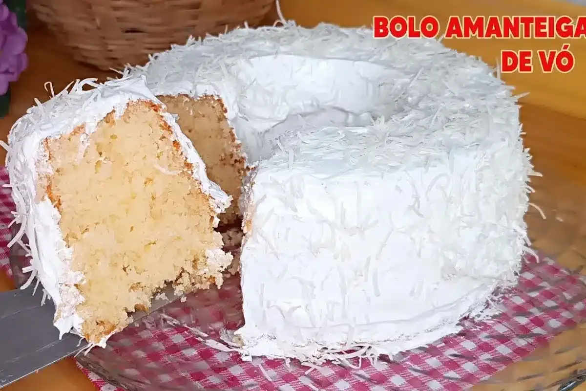 Bolo amanteigado de vó: tão gostoso que até parece bolo de a