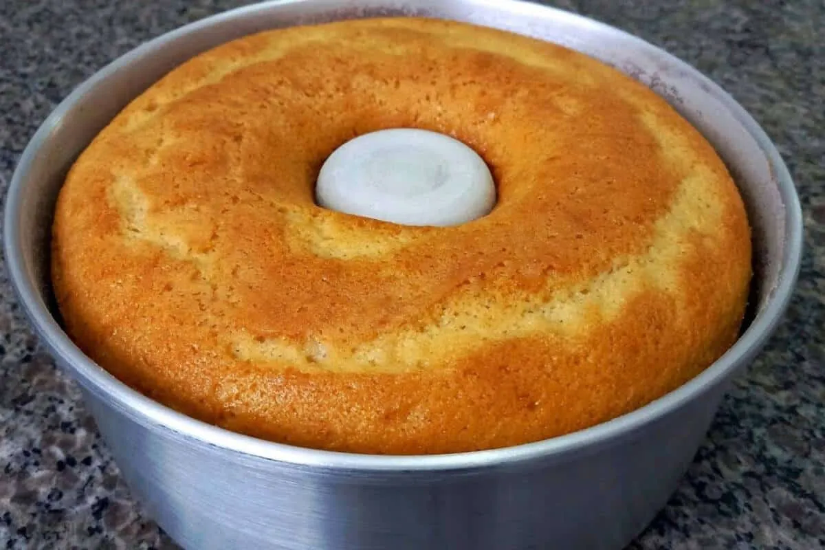 Bolo amanteigado simples e gostoso para fazer agora no café