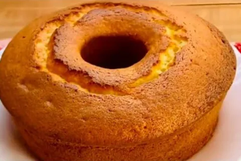 Bolo arranca suspiros que parece uma nuvem de tão fofinho e 