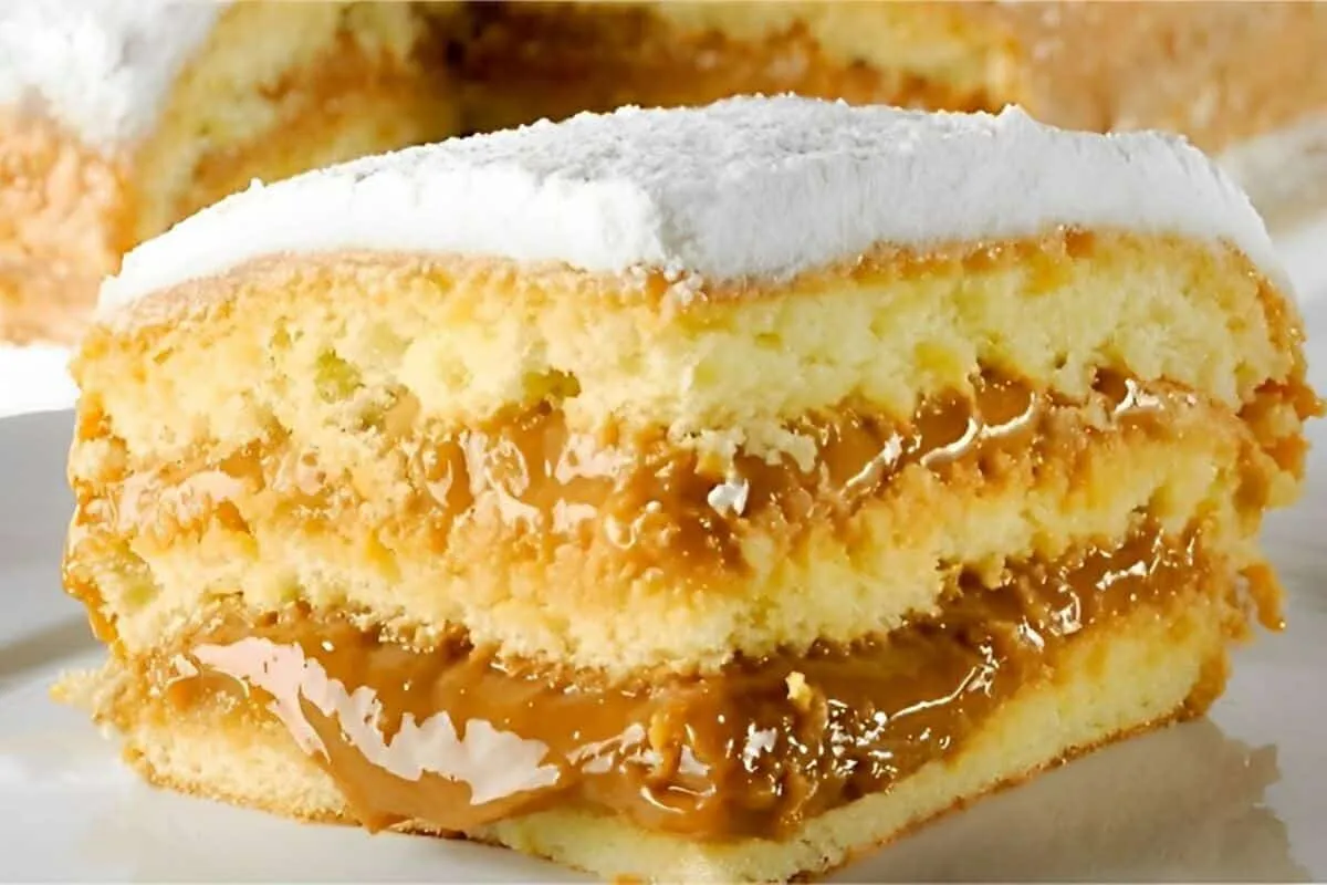 Bolo bem casado com massa macia e recheio cremoso que derret