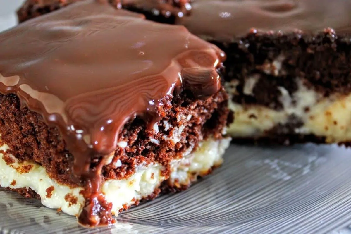 Bolo bomba de chocolate maravilhoso e já sai assim recheado