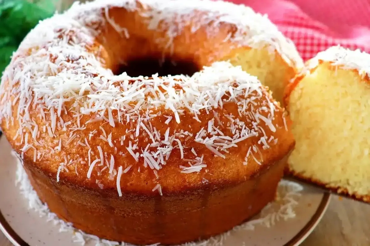 Bolo bombocado com massa fofinha e muito cremosa, perfeito p