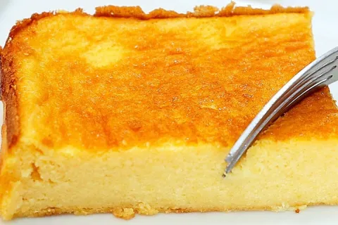 Bolo caçarola de milho muito cremoso e molhadinho para o caf