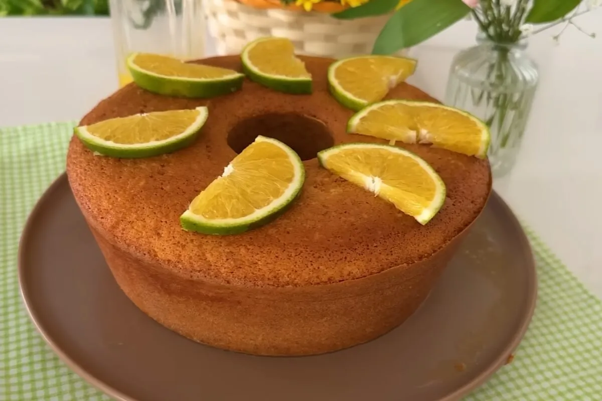 Bolo caseirinho de laranja que não precisa colocar óleo nem