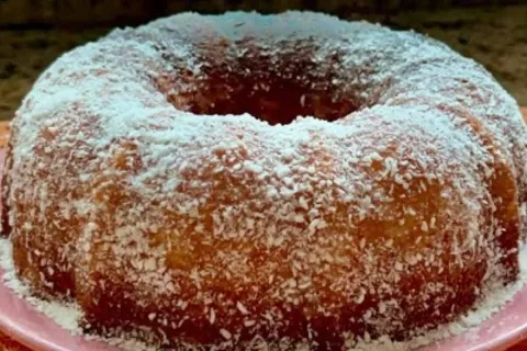 Bolo caseirinho de limão com uma combinação perfeita e suas 