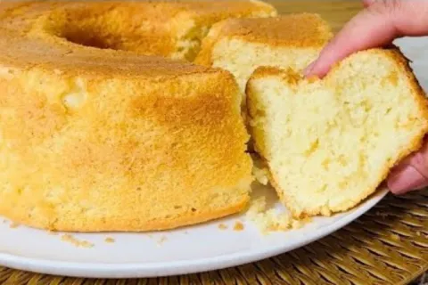 Bolo caseiro de limão: misture limão e creme de leite para f