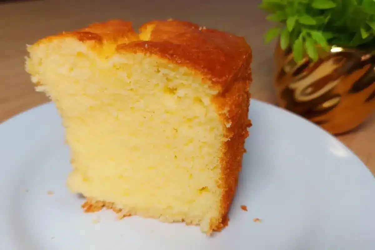 Bolo caseiro macio e fofinho com um ingrediente que eu adoro